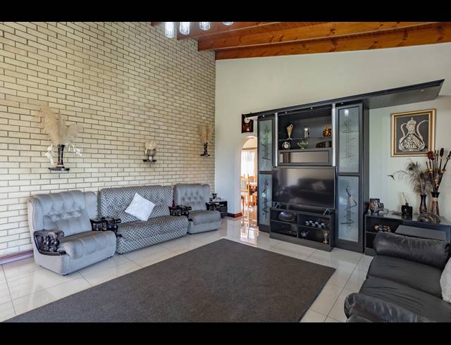 4 BEDROOM HOUSE FOR SALE IN RESERVOIR HILLS